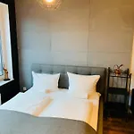 Апартаменти 24 Premium *